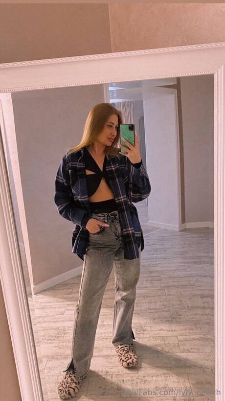 Lyly Peach star nude photos