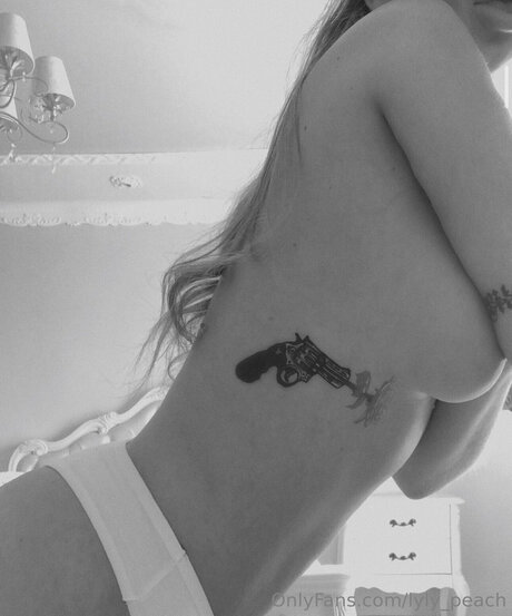 Lyly Peach top star archive