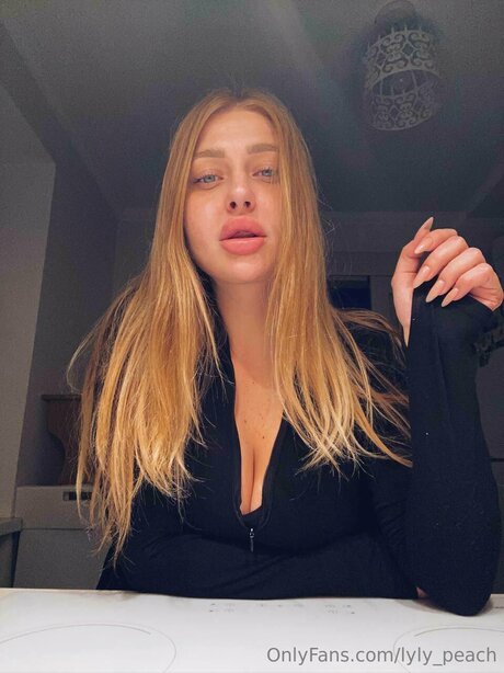 Lyly Peach star hd picture