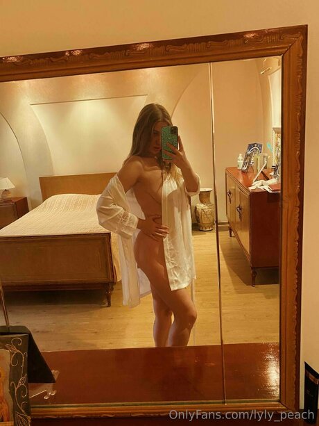 Lyly Peach model nudes galleries