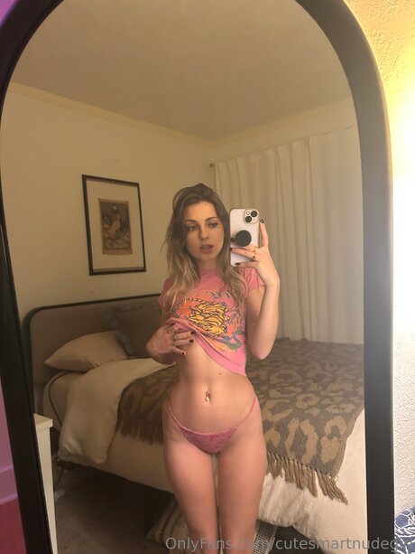 Cutesmartnudegirl naked star picture