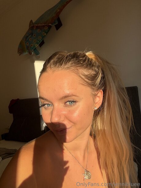 Jennibluee star porn photo