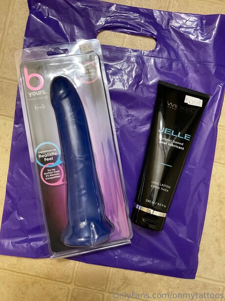 Onmytattoos pretty star image