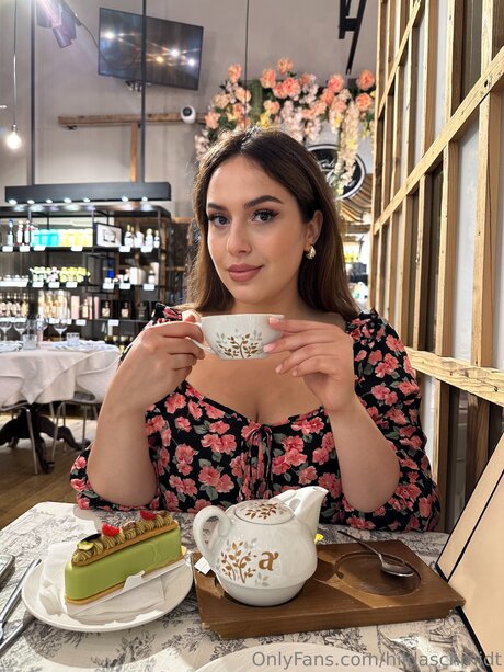 Hildaschmidt hot actress photo