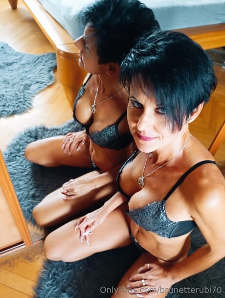 Brunetterubi70 star high quality pic