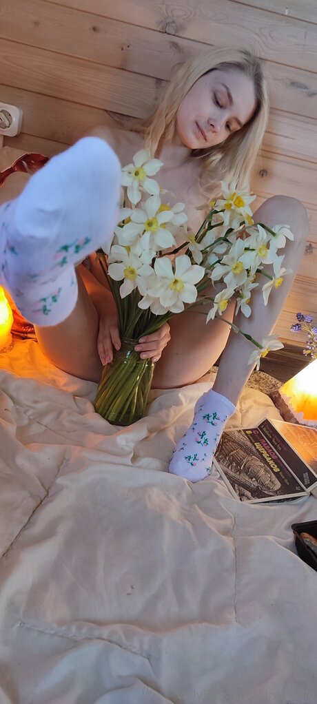 Dreamlilo model naked picture