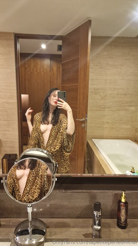 Lapetiteperleofficial xxx star photos