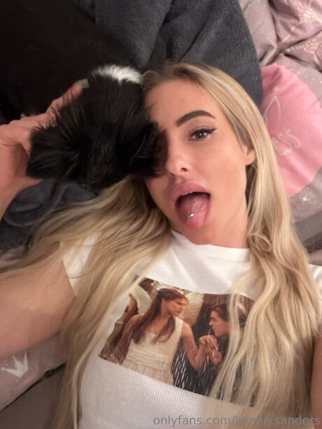 Leonie Sanders model art pic