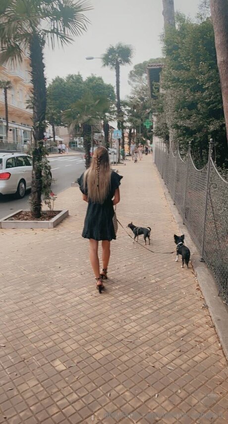 Leonie Sanders star best pictures