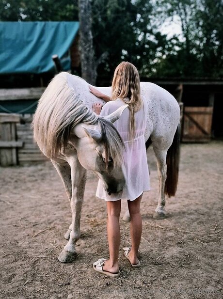 Leonie Sanders erotic star img