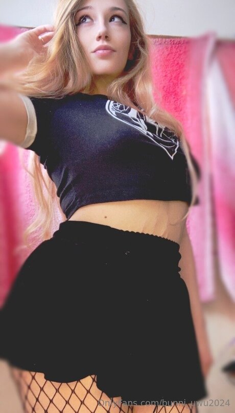 Bunni Uwu2024 model top picture