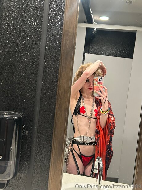 Itzanna999 adult actress gallery