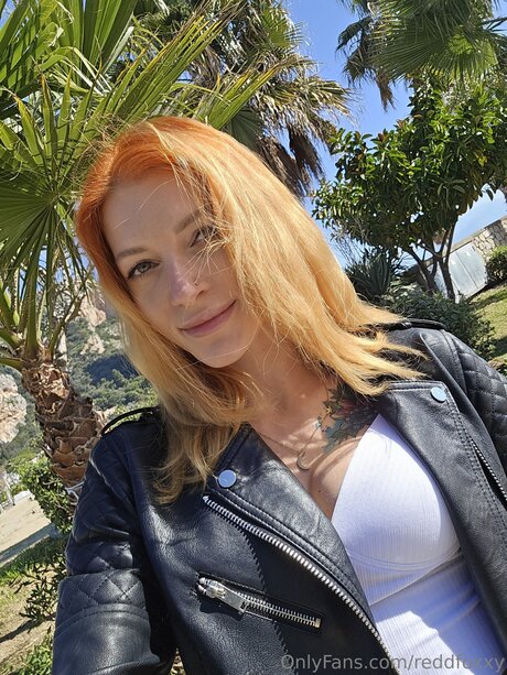 Reddfoxxy exclusive model img