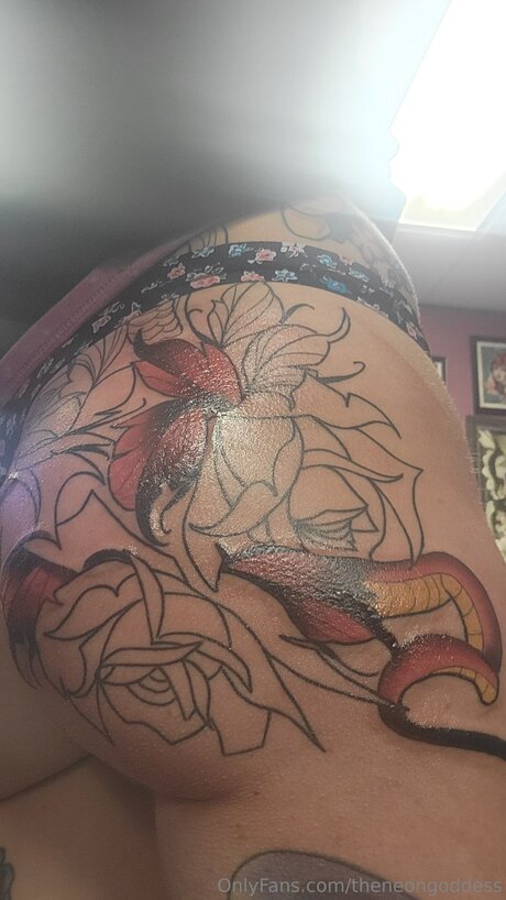 Theneongoddess free model photos