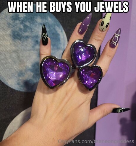 Theneongoddess model best pic