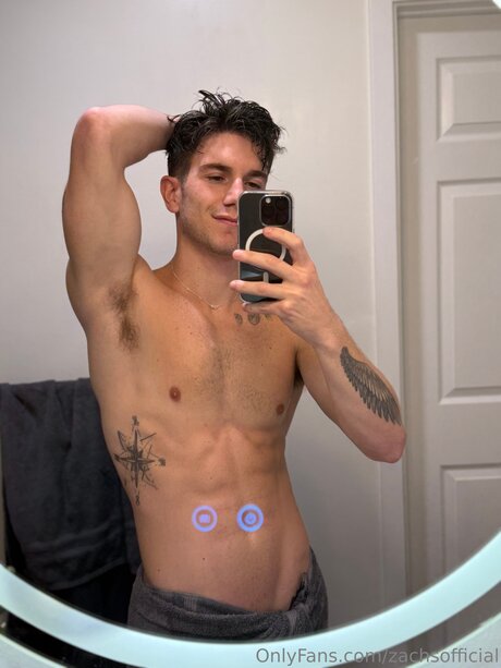 Zachsofficial naked actress pic