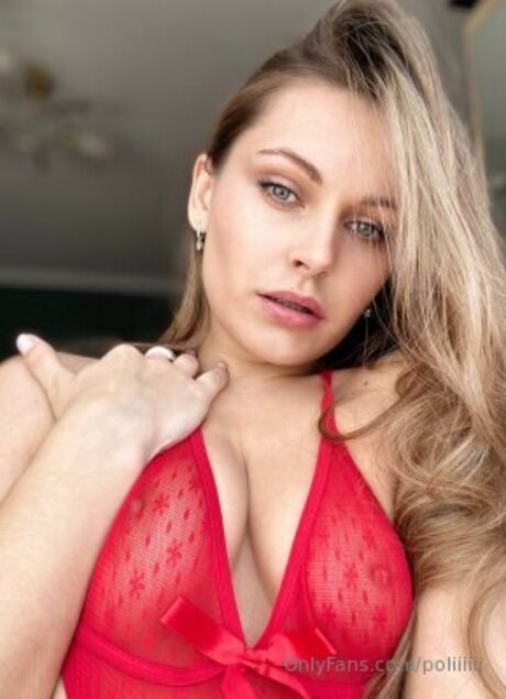 Poliiiiii model high quality picture