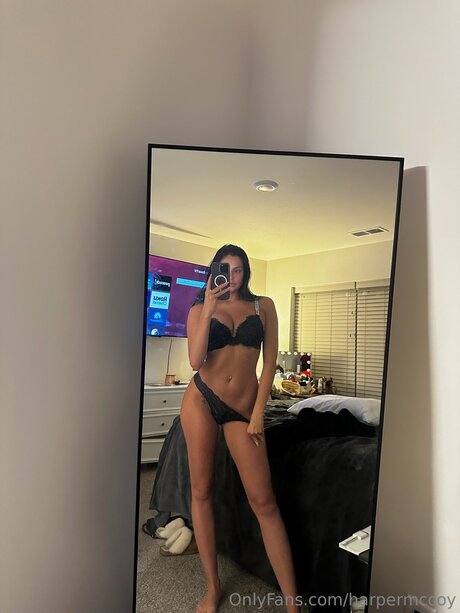 Harpermcoyyy naked pornstar photos
