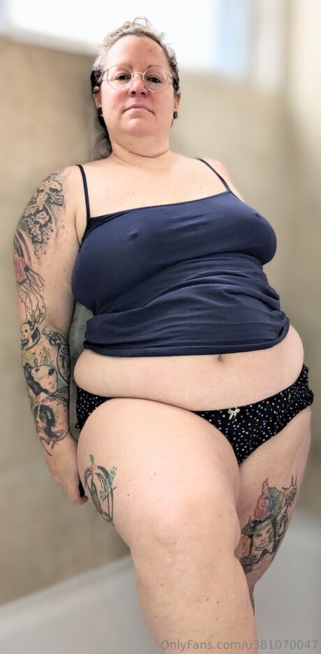 U381070047 hd actress photo