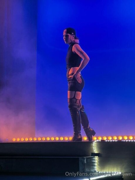 Faggotclown star nudes gallery