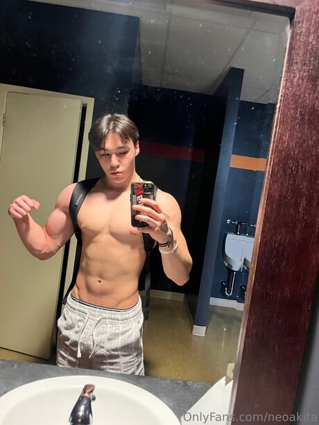 Neoakira naked model img