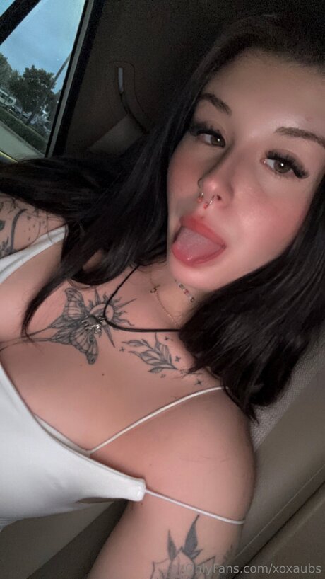 Xoxaubs porn model image