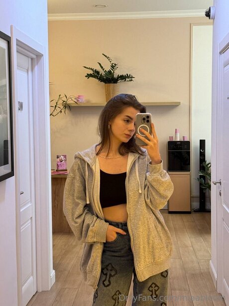 Miaabloom top model archive