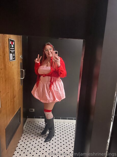 Jamieshrinersings nude pornstar img