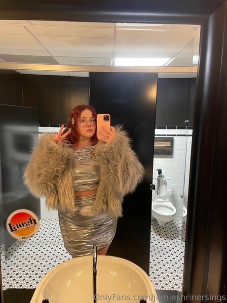 Jamieshrinersings model pretty photo