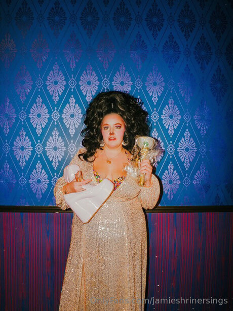 Jamieshrinersings model beautiful picture