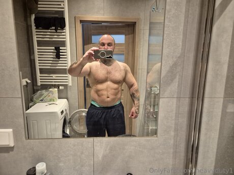 Heavyduty1 naked star image