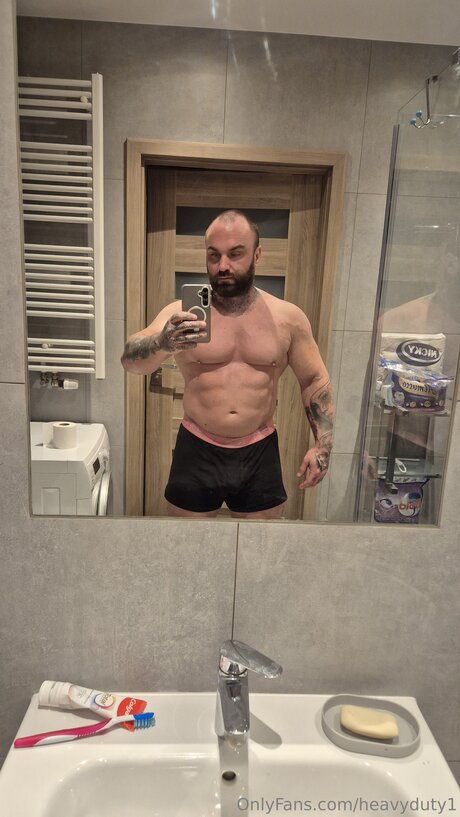 Heavyduty1 model naked pic