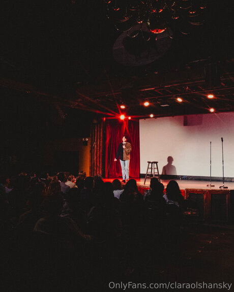 Carsonolshansky model hot img