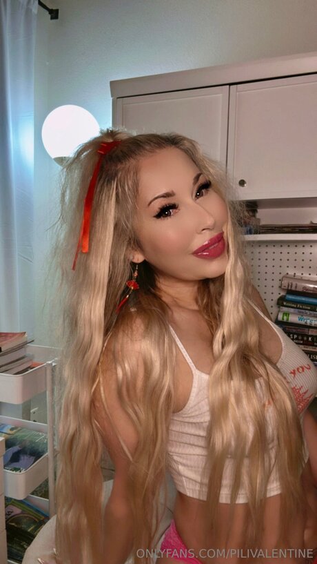 Pilivalentine sexy actress photos