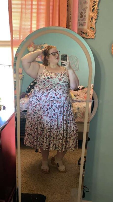 W Holesomeginger model porn photo