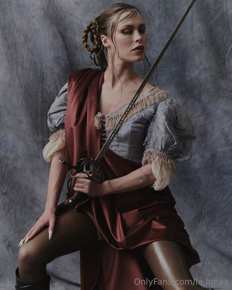 La Lunaa top star image