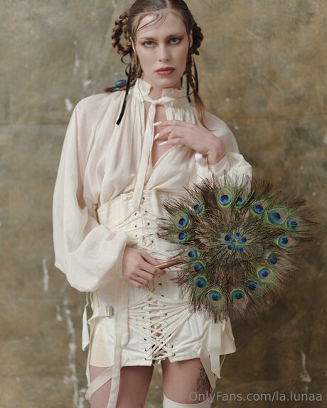 La Lunaa perfect model pic