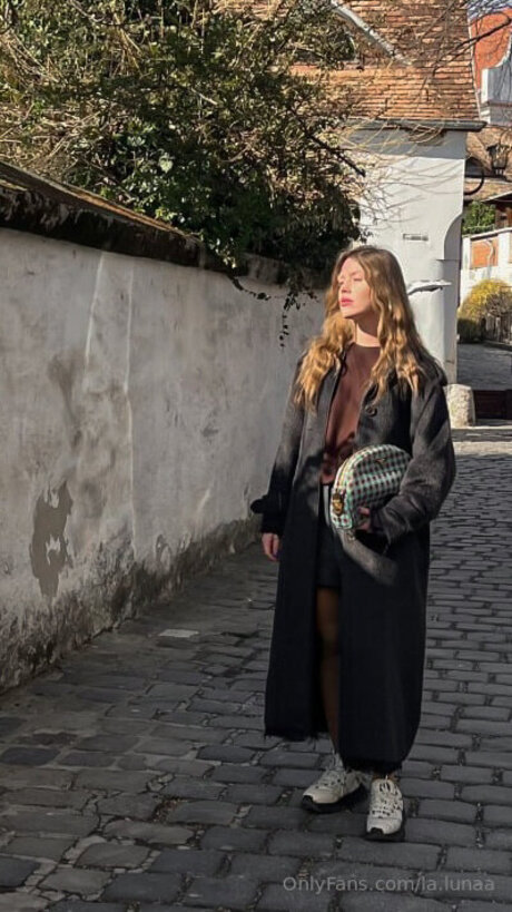 La Lunaa naked pornstar archive