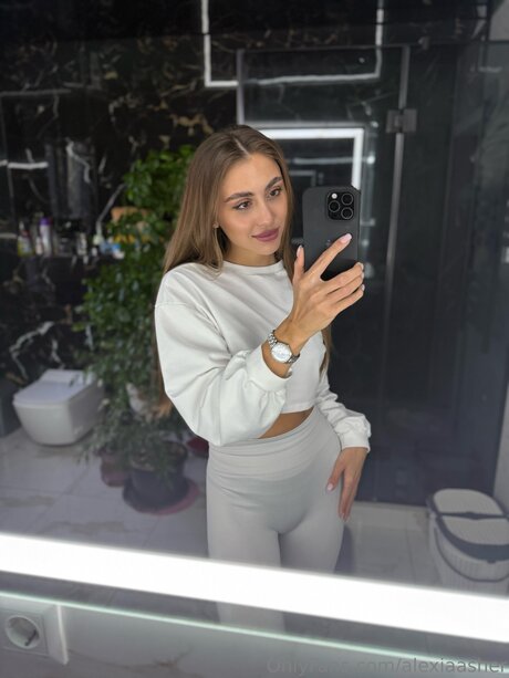 Alexiaasher pretty model photo