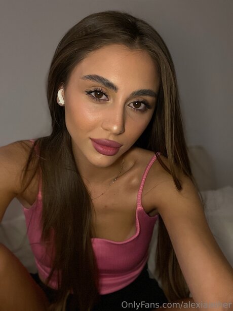 Alexiaasher star naked photos
