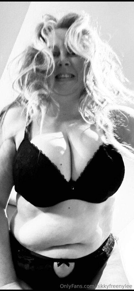 Nikkyfreenylee pornstar naked photos
