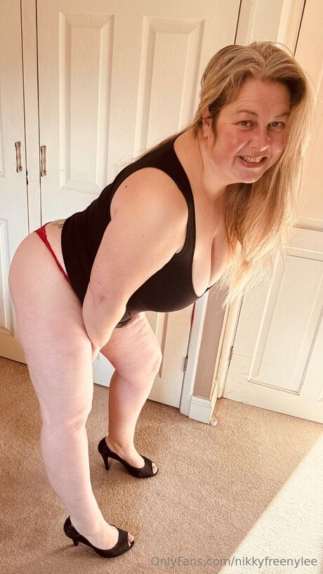 Nikkyfreenylee pornstar sexy pics
