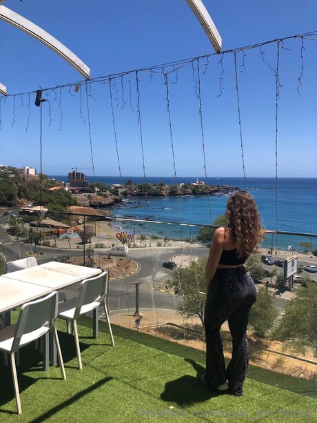 Sugar Pie Honey art actress galleries