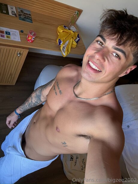 Bigzee2002 perfect model images