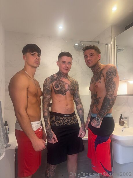 Bigzee2002 nude star photo