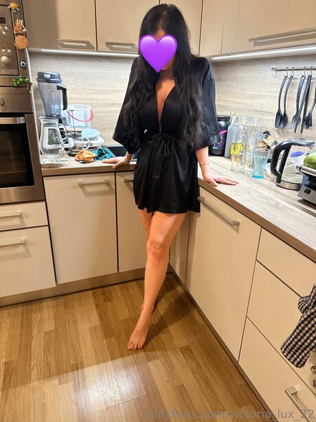 Victoria Lux 22 actress pics