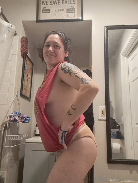 Trippykoala425 model top photo