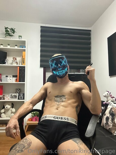 Tonikingfreepage pornstar pretty img