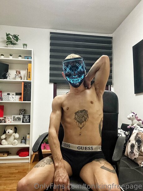 Tonikingfreepage adult actress pictures