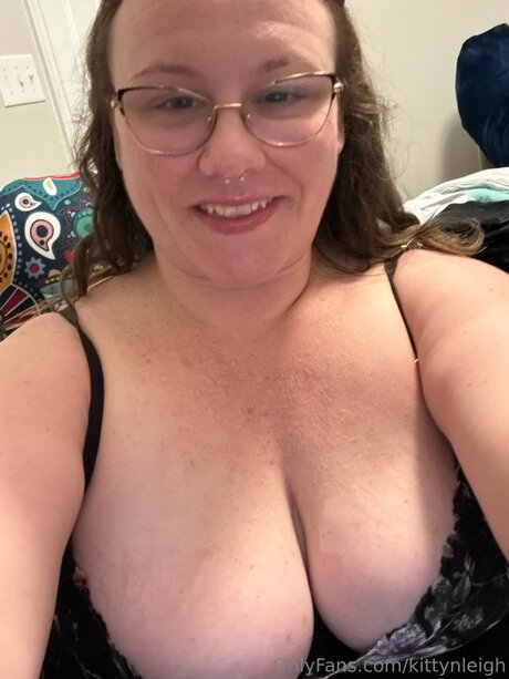 Kittynleigh sexy pornstar image